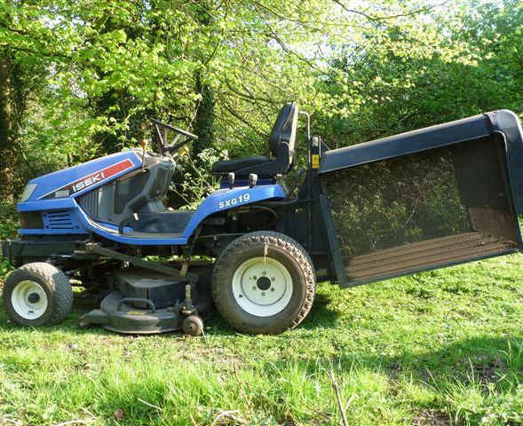 Box and collect ride-on mower