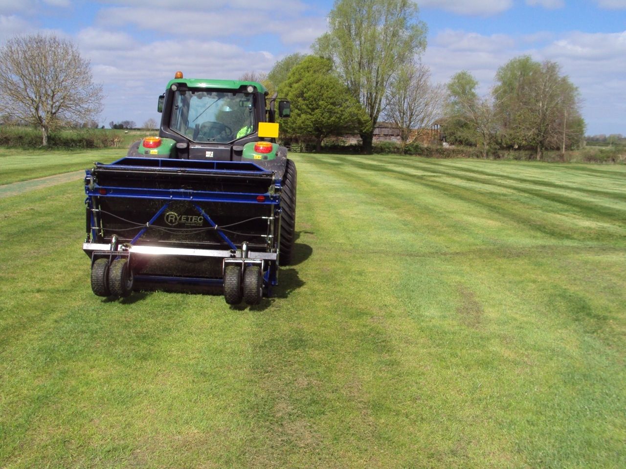Cut and collect on a recreation field