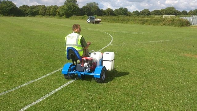 Operative marking out lines on a field